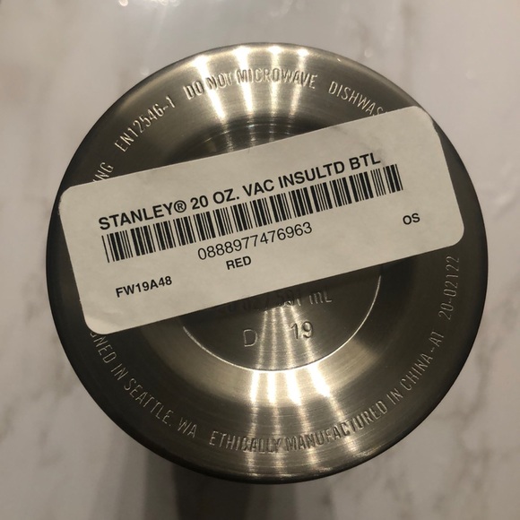 NWT Supreme Stanley Vacuum Insulated Bottle, 20 oz - Picture 12 of 12